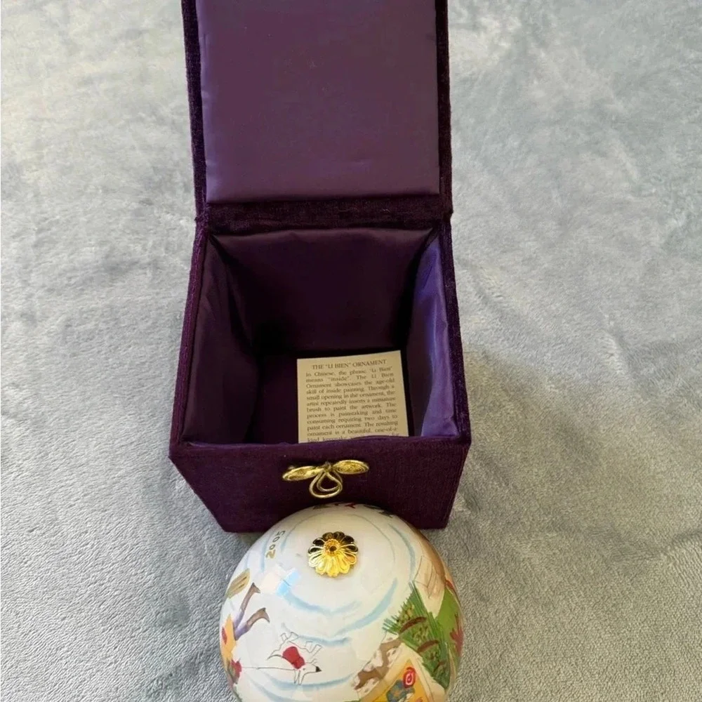 The Li Bien Christmas Ornament‎ 2005 Edition (vintage)